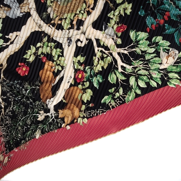 EUC Rare Hermès Plisse Silk Scarf - Picture 2 of 7